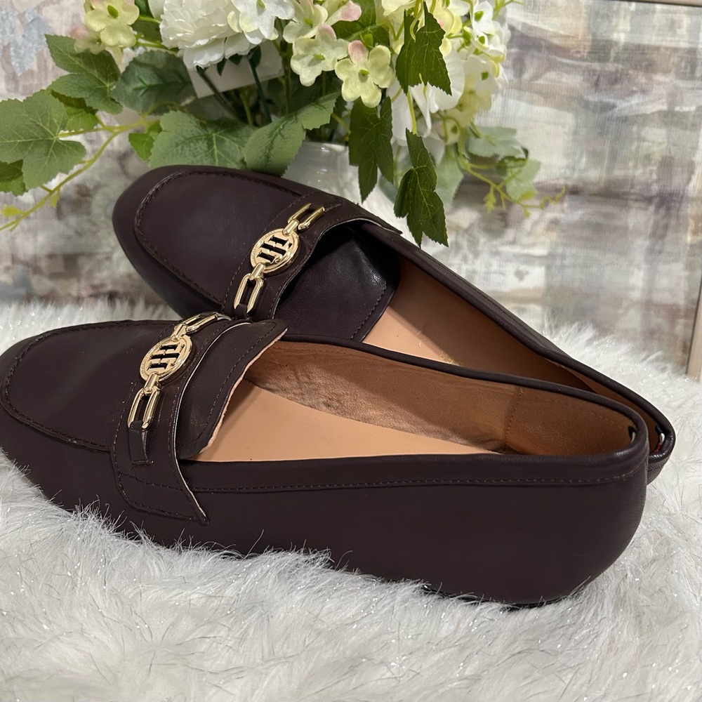 NEW Tommy Hilfiger, Size 11M, Brown, Tracy’s Women Penny Loafers w/Gold Accent